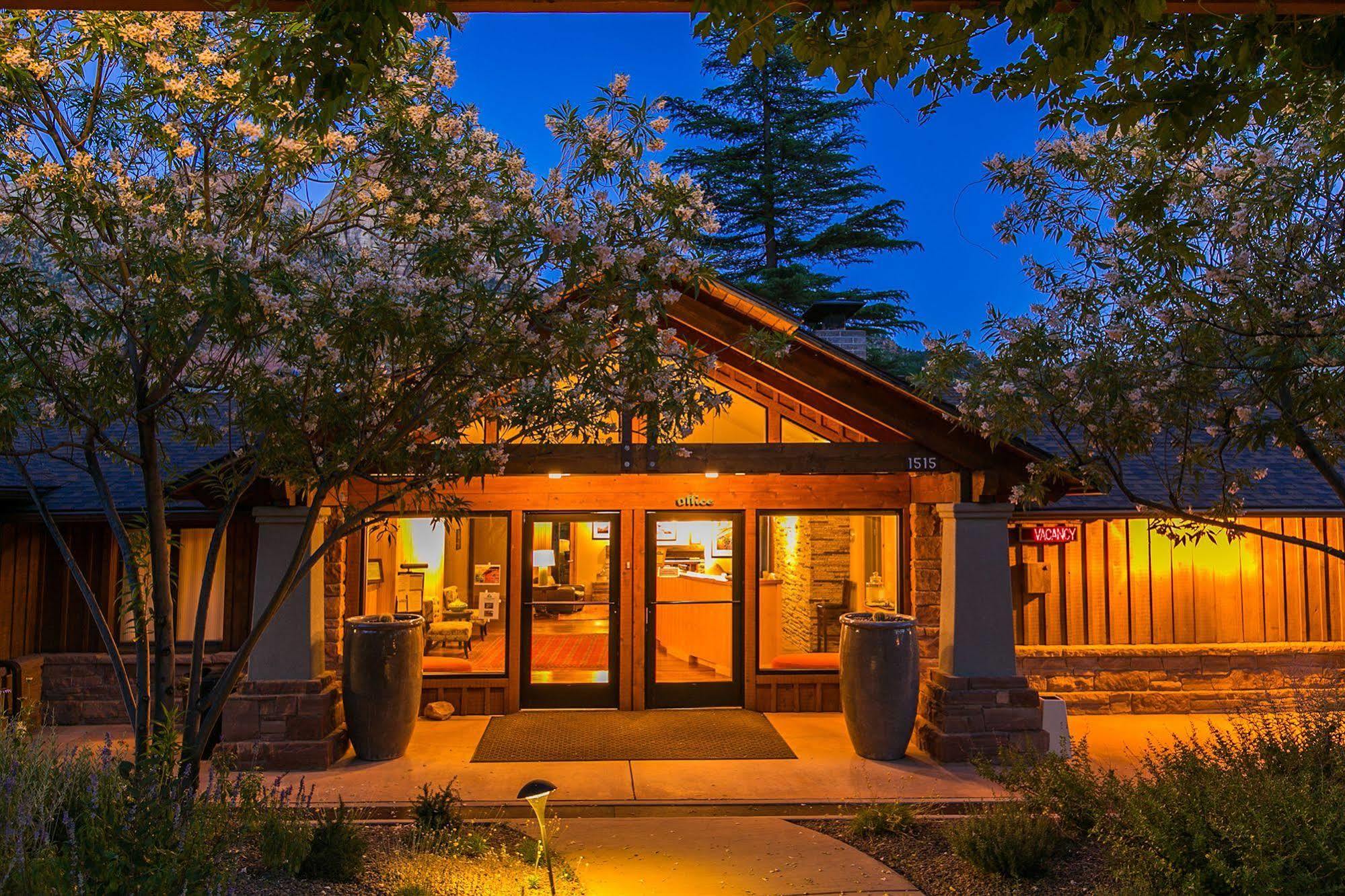Driftwood Lodge Спрингдейл Экстерьер фото